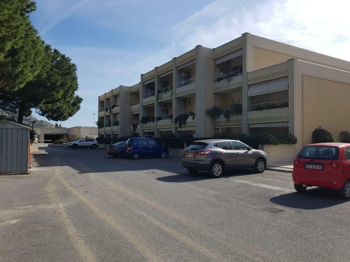 Silvia Degli Aregai Apartment Santo Stefano al Mare Exterior foto